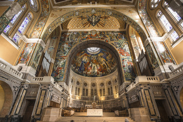 Fototapeta na wymiar Basilique Sainte-Thérèse de Lisieux
