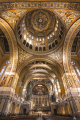 Fototapeta na wymiar Basilique Sainte-Thérèse de Lisieux