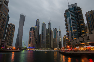 Obraz premium Marina of Dubai (United Arab Emirates) in the sunset
