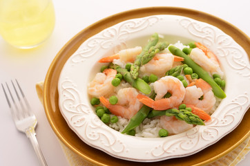 Jasmine rice with prawns, peas and asparagus