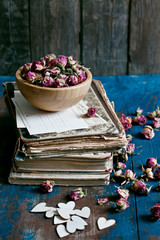 Dry roses in wooden bowl
