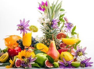 Detox: Gesunde Ernährung mit bunter Fruchtvielfalt