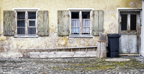 Fototapeta na wymiar old facade
