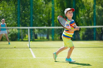 Gordijnen Little boy playing tennis © spass