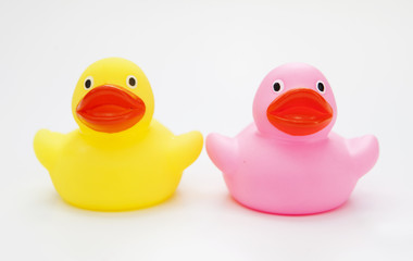 canards en plastique jaune et rose