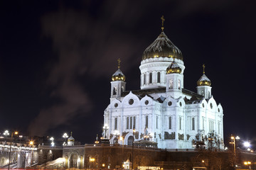 Fototapeta na wymiar The temple of Christ the Savior in Moscow at night
