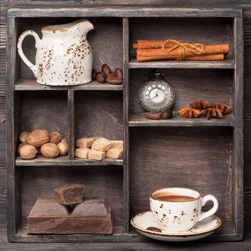 Fototapeta Gorąca czekolada i przyprawy. Vintage zestaw w drewnianym pudełku. Сollage