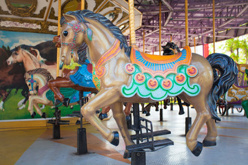 Fototapeta na wymiar Karuzela Konie na Siam Park City, Bangkok, Tajlandia