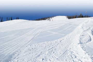 Fototapeta na wymiar Mountain-skiing slope with the lift