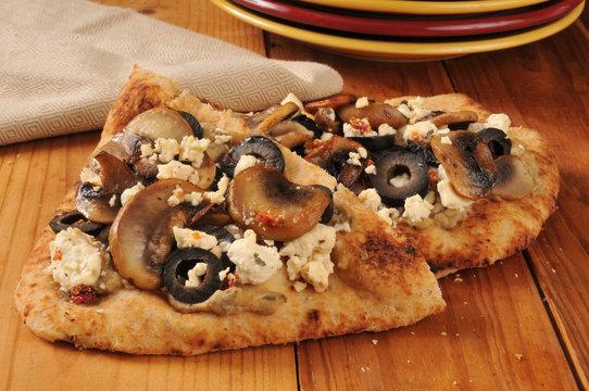 Naan bread with Miditerranean toppings