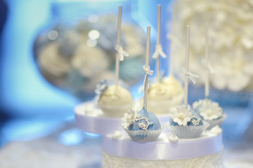 Wedding cake pops in white and blue