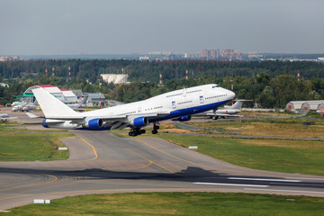 Fototapeta na wymiar white plane takes off from the runway