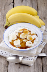 rice pudding with banana slices