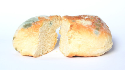 altes Brötche geschnitten
