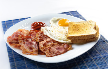 egg and bacon with toast