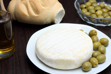 Cheese with green olives and bread