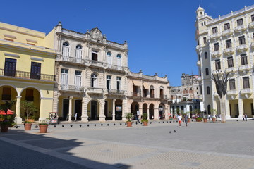 Fototapeta na wymiar Old square in Havana, Cuba