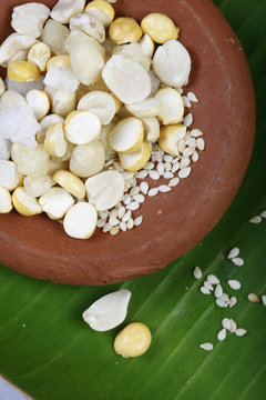Ellu bella - Sesame and jaggery