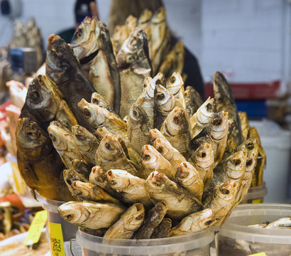 Sale of a vobla  on a market.