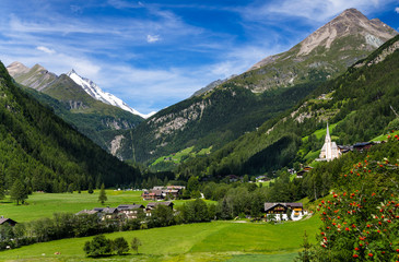 Fototapeta na wymiar Grossglockner w Austrii, Alpy Europejskiej