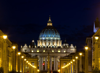 Fototapeta na wymiar Nocny widok na katedrę Świętego Piotra w Rzymie, Włochy