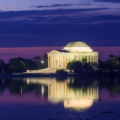 Obraz premium Pomnik Jeffersona podczas Cherry Blossom Festival w DC