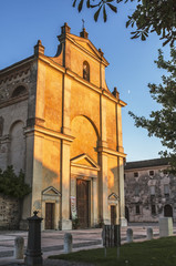 Obraz premium Chiesa di Solferino al tramonto