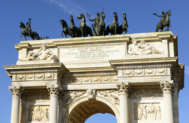 Fototapeta na wymiar Peace Arch górna część, Mediolan