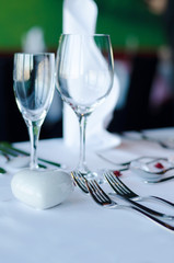 festlich gedeckter Tisch