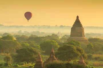 Zelfklevend Fotobehang Ancient Temples in Bagan © f11photo