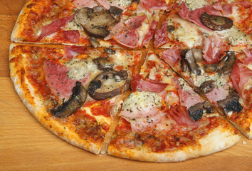 Pizza with Ham & Mushrooms