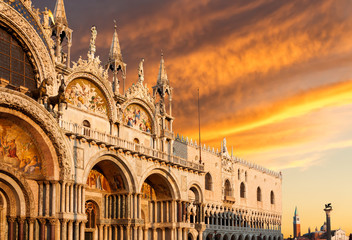 Basilica di San Marco with dramatic sunset, Venice, Italy - obrazy, fototapety, plakaty