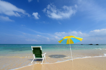 美しい沖縄のビーチと夏空