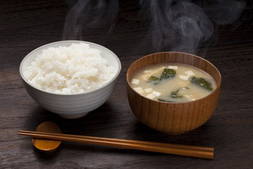 ごはんと味噌汁