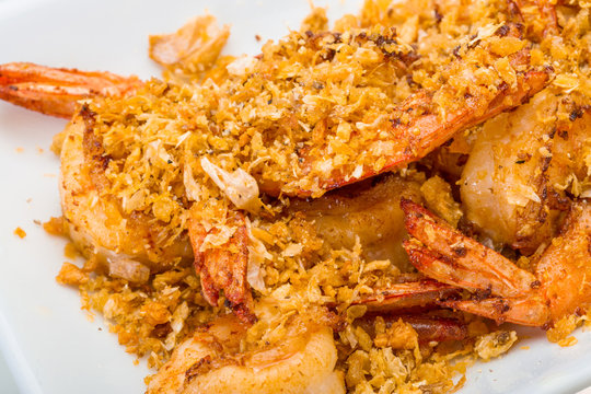 Fried shrimps with garlic