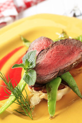 Roast beef with snow peas