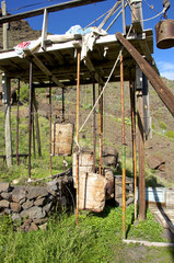 Lastenaufzug mit Gegengewichten im Valle Gran Rey