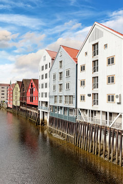 Alte Speicherhäuser in Trondheim am Nidelv