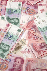 Fototapeta na wymiar Chińska waluta - pięćdziesiąt i sto juanów