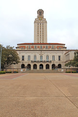 Fototapeta na wymiar Main Building on the University of Texas at Austin campus vertic