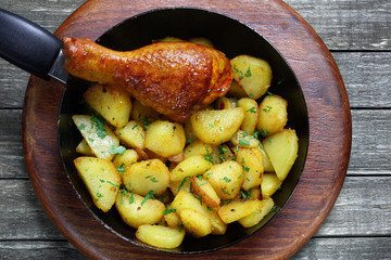 Fried chicken leg with potatoes