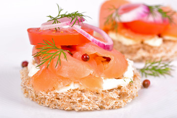 Sandwich with smoked salmon and tomato