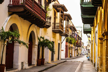 Typical street scene in Cartagena, Colombia of a street with old - obrazy, fototapety, plakaty