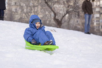 Fototapeta na wymiar Young boy on sledge