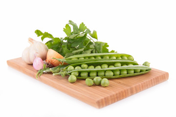 raw pea, garlic and onion bulb