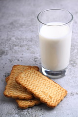 glass of milk with cookies