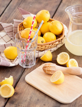 Preparing lemonade