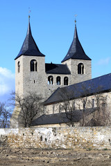 Fototapeta na wymiar Stiftskirche Frose-Auf der Straße der Romanik in Sachsen-Anhalt