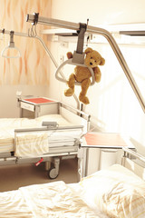 Krankenhaus Bett Galgen Teddybär