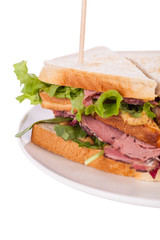 Leckeres sandwich clubsandwich mit bacon schinken käse